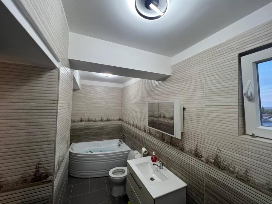 Lovely Flat With Bathtub 5 Mins From Center Craiova Exterior foto