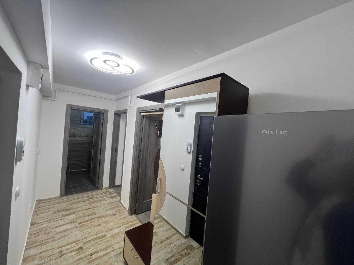 Lovely Flat With Bathtub 5 Mins From Center Craiova Exterior foto