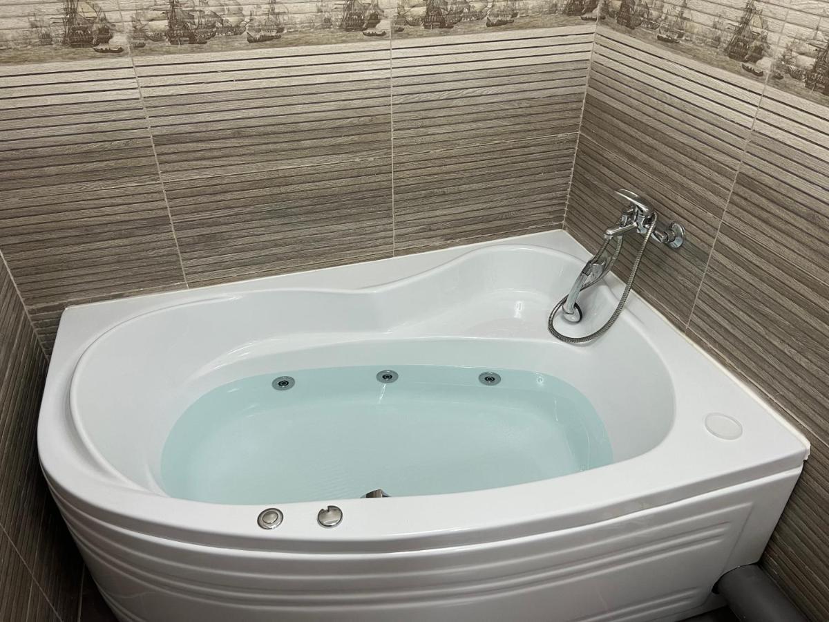 Lovely Flat With Bathtub 5 Mins From Center Craiova Exterior foto